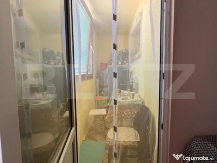 Apartament cu 3 camere, decomandat, zona micro 2 - 4