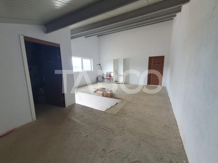 Teren si hala 42.000 mp + zona administrativa la 7 minute de Fagaras - 7