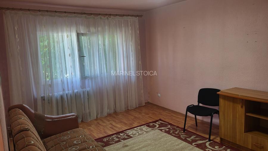 De inchiriat apartament 2 camere, situat etaj 1 in bloc mic, zona Hotel Vrancea.