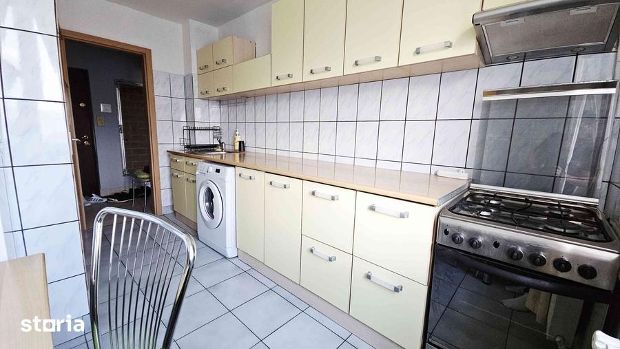 Apartament cu 8 camere decomandat în Drumul Taberei