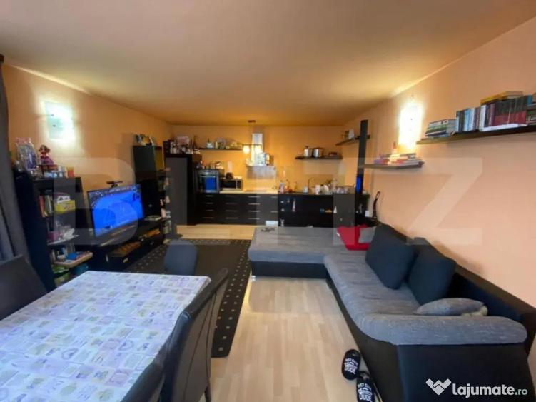 Casa de 284 mp, impartit in 3 apartamente, teren 503 mp, Gri - 2