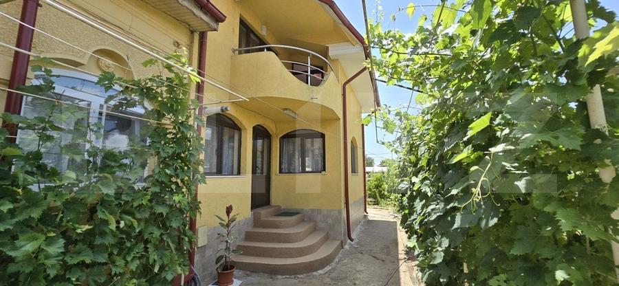 Gospodarie completa, ideala pentru familie, in zona Carcea - Primarie - 1