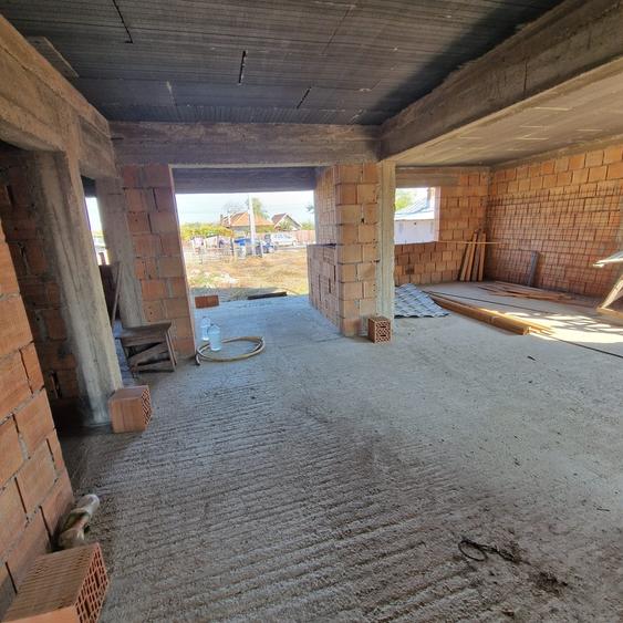 Se vinde casa la rosu, sat  Malaiesti jud. Prahova , pret 72000 euro negociabil - 6