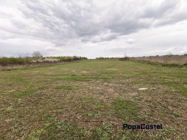 Sisesti str.Dirijorului (in capatul str.Al.Bratu) 1000 mp deschidere 18,27 ml - 1