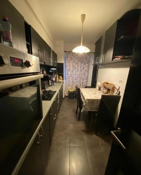 Stefan Cel Mare-etajul 1- 4 camere decomandat-CUB - 5