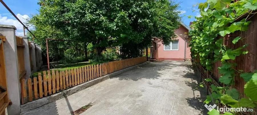 Casă cu 4 camere cu Teren 366 Mp în Central