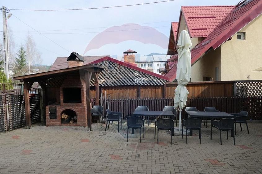 Vilă cu 10 camere de vânzare în zona Centrala - 3