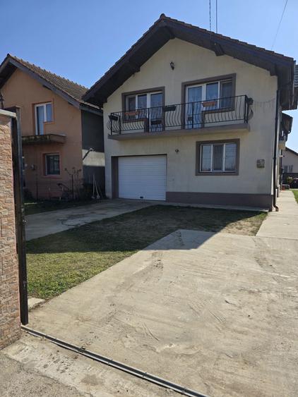 Inchiriez casa P +M - 8