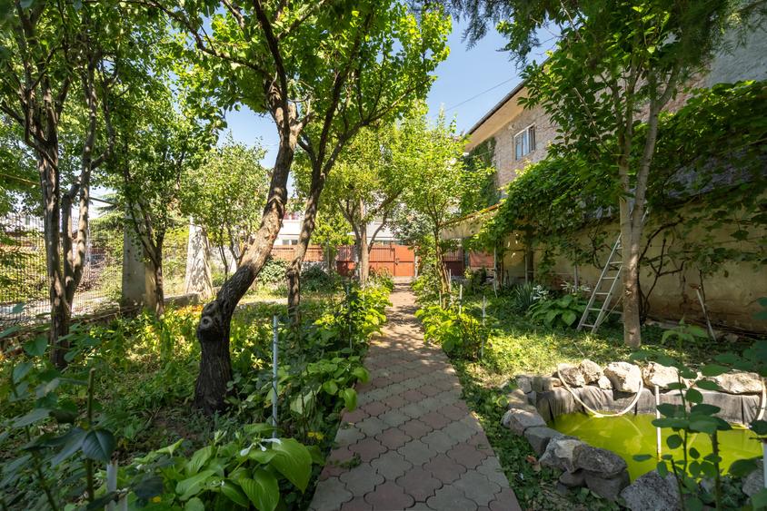 Casă individuală cu 6 camere cu Canalizare în Brâncoveanu