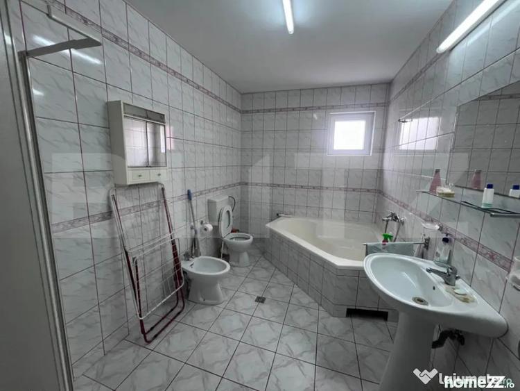 Casă cu 7 camere cu Teren 430 Mp în Gruia