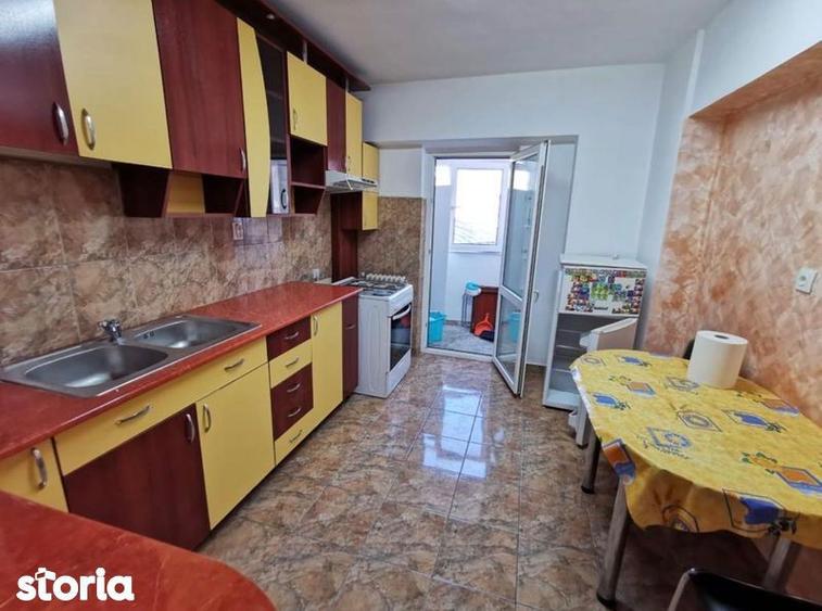 Apartament cu 3 camere, mobilat în Central