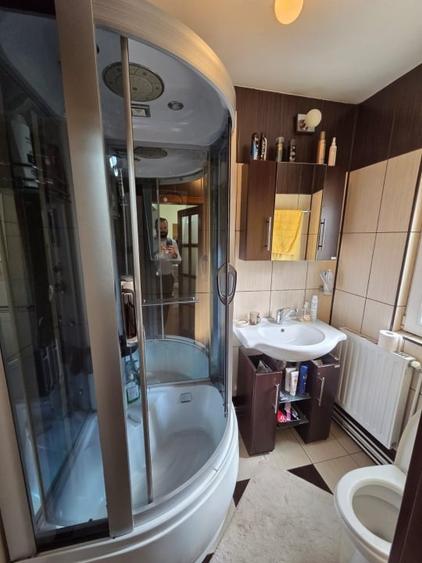 Casă individuală cu 4 camere cu Canalizare în Central