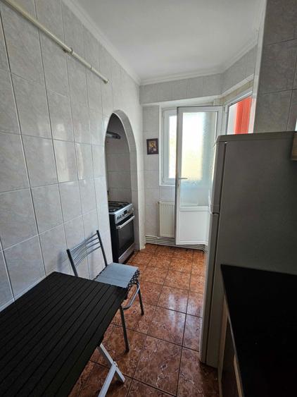 Inchiriez apartament 2 camere - 4