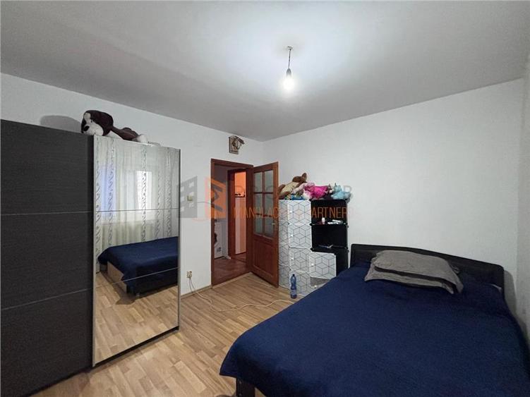 Apartament 3 camere cf 1 decomandat zona Micro 3 - 4