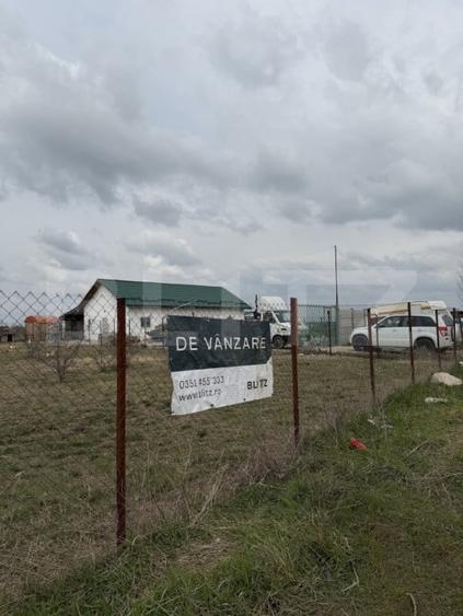 Teren intravilan mixt-industrie, depozite, servicii, 800 mp - 1