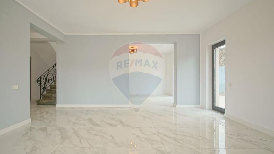 Casă / Vilă cu 5 camere de vânzare în zona Bunloc - 8