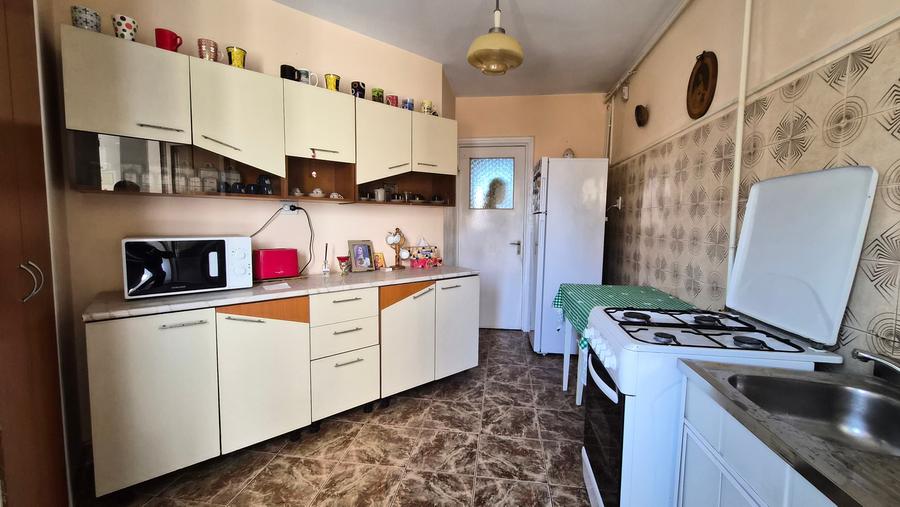 Tomis 3 - ap 3 cam , et 2/8 , centrala gaze (necesita renovare) - 9