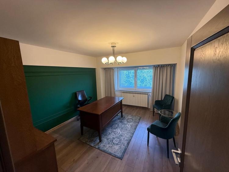 Apartament cu 4 camere semidecomandat în Unirii