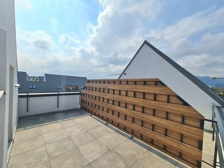 Penthouse deosebit pe 3 etaje cu priveliste zona Coresi - 5