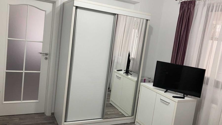 Garsonieră decomandată în Gorjului