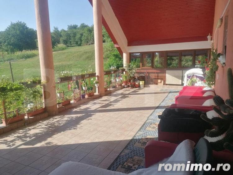 Casa cu arhitectura deosebita, iaz, panouri solare, 370mp, zona Adancata - 1