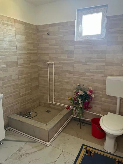 Casa la curte de inchiriat 6 camere, 4 bai ideala pentru echipe muncitori / grupuri alte nationalitati - 3