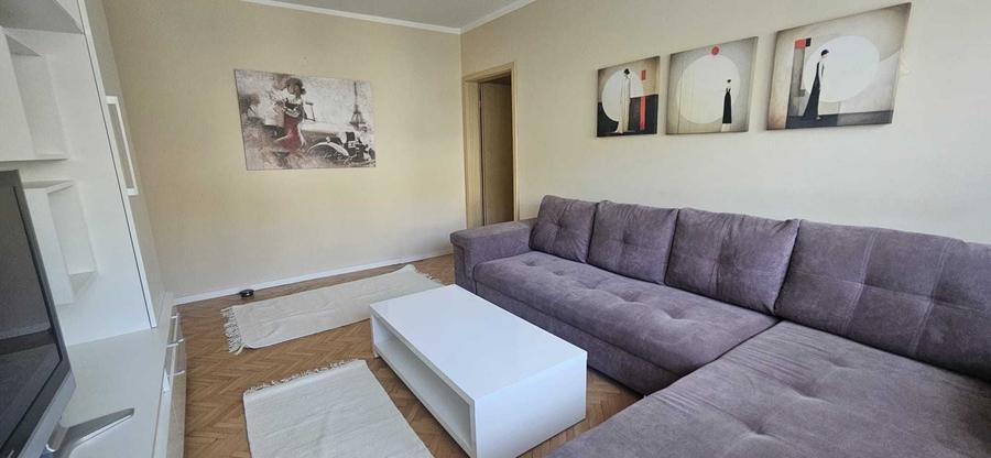 Apartament cu 3 camere semidecomandat în Olimpia-Stadion