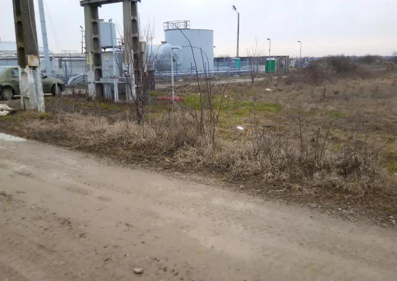 Teren 5550 m2 din care 1750 m2 constructii la 7 km de Targoviste cu 2 e/m2 - 1