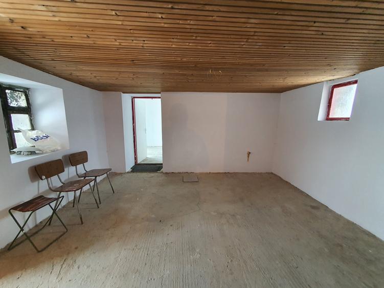 Casa singur în curte - 10