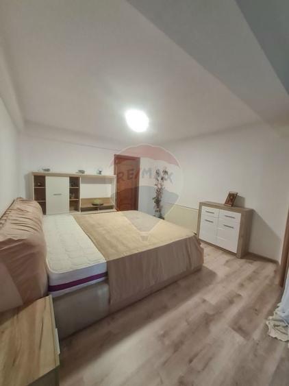Apartament cu 3 camere de inchiriat la etajul 1 - 4