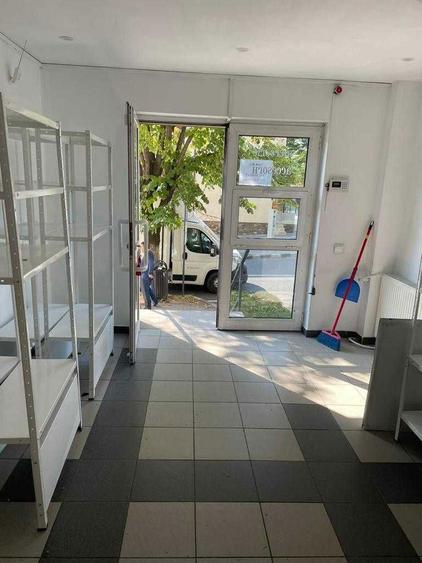Inchiriez spatiu comercial - 3