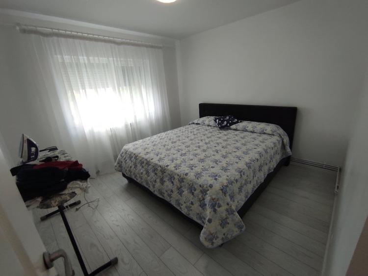 Apartament 3 camere, decomandat, et. 3, Nicolina - 1