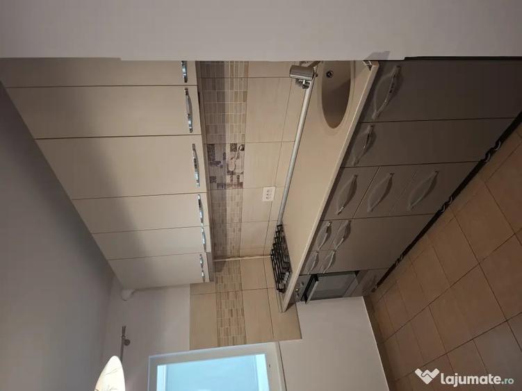 Apartament cu 3 camere decomandat în Berceni