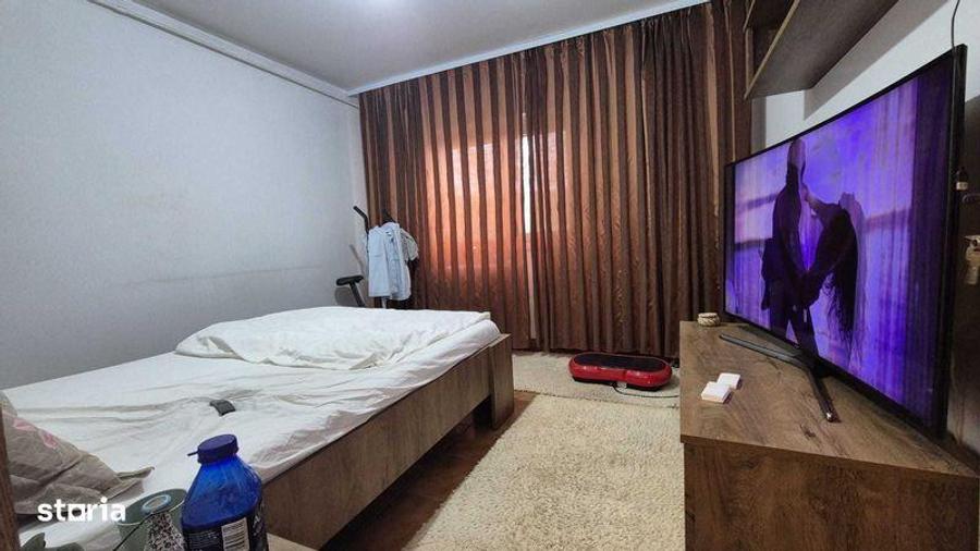Apartament cu 3 camere decomandat în Rahova