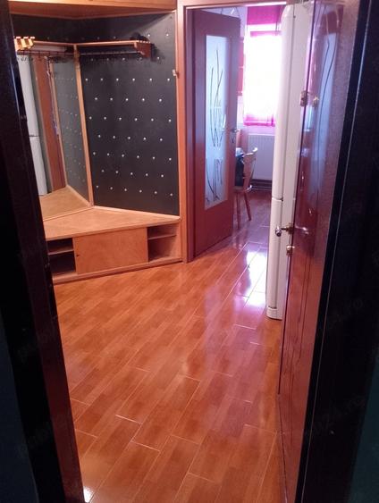 Apartament cu 2 camere decomandat în Tractorul
