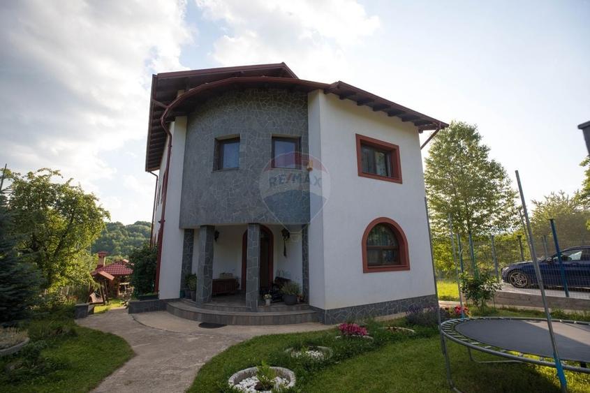 Casă / Vilă cu 8 camere de vânzare - 31
