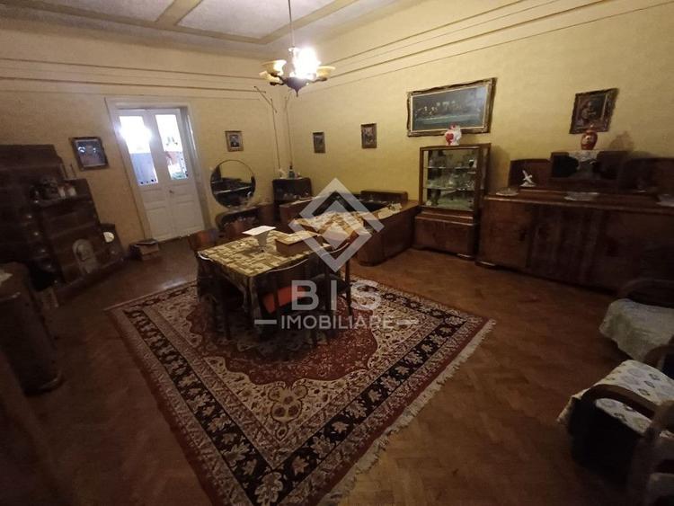 Casă individuală cu 6 camere cu Canalizare în Central