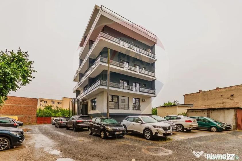 Apartament cu 2 camere semidecomandat în Intim