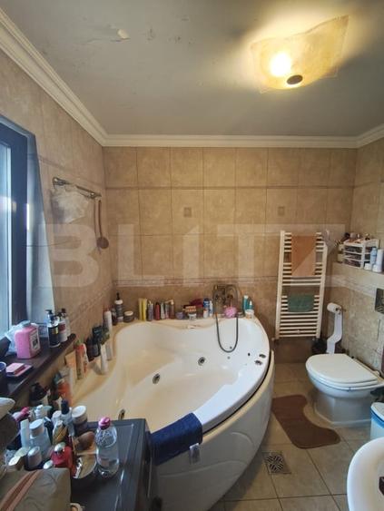 Casă individuală cu 4 camere cu Canalizare în Iosia