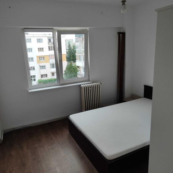 Apartament cu 3 camere decomandat în Exterior Vest