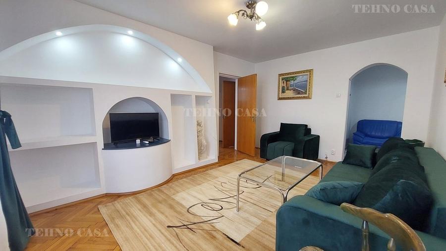 Apartament decomandat în Est