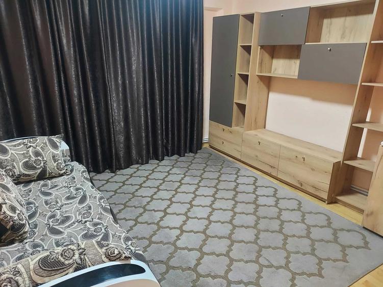 Garsonieră decomandată în Broșteni