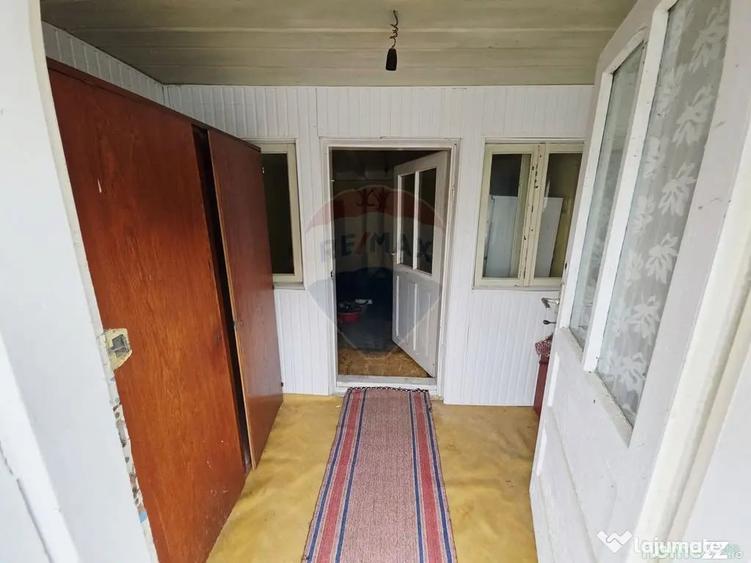 Casă cu 4 camere cu Teren 1677 Mp în Slobozia (Roznov)