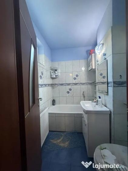 Apartament cu 3 camere semidecomandat în Gării