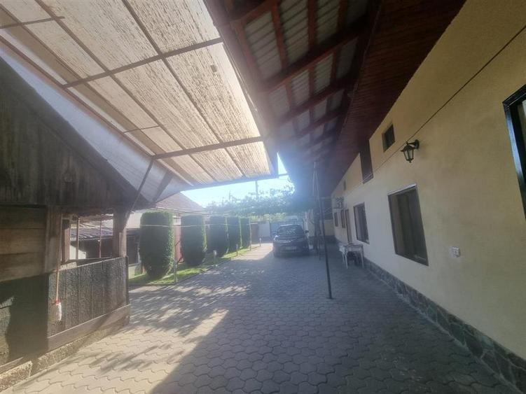 Casă individuală cu 4 camere cu Canalizare în Mândra