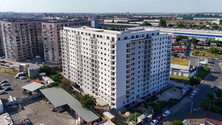 Apartament cu 3 camere decomandat în Titan
