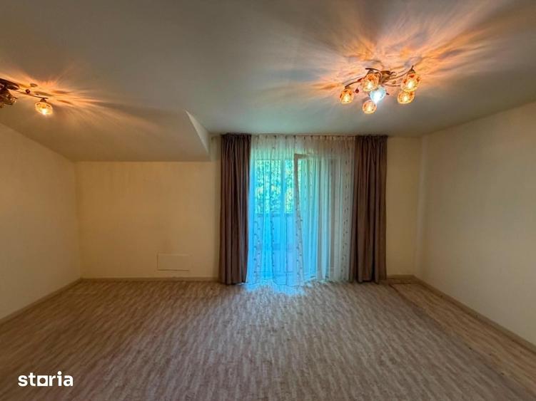 Casă cu 6 camere cu Teren 2026 Mp în Cetate