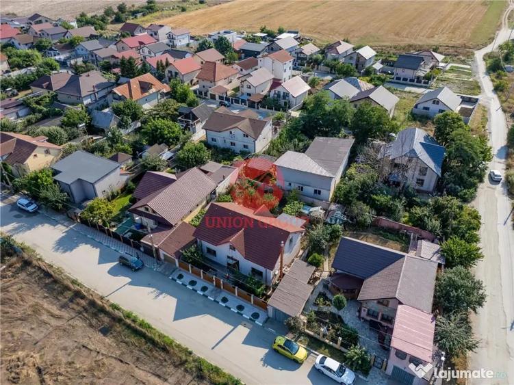 Casă cu 8 camere cu Teren 555 Mp în Lazu