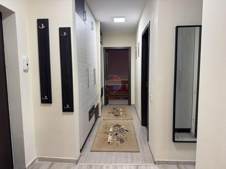 Apartament cu 3 camere semidecomandat în Florești