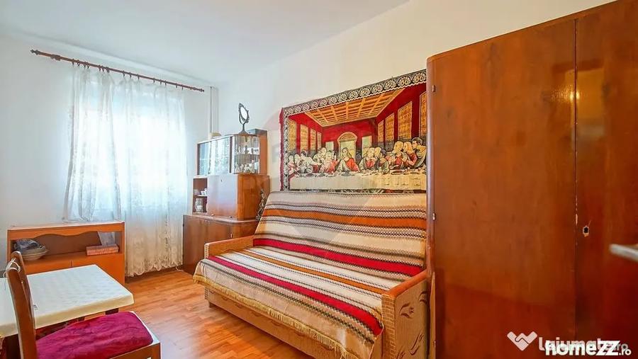 Apartament cu 3 camere semidecomandat în Griviței